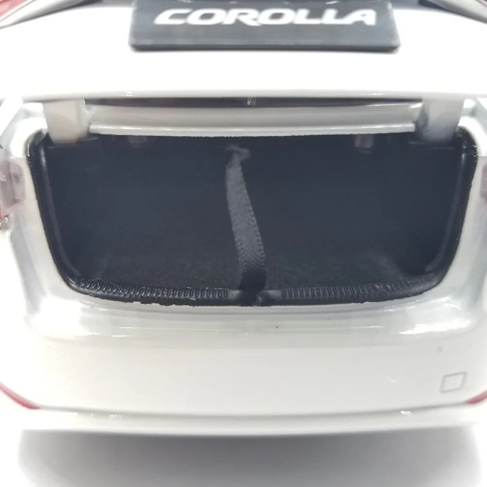 1:18 литье под давлением модель для Toyota Corolla белый седан Игрушечная машина из сплава миниатюрная коллекция подарки Горячая Altis