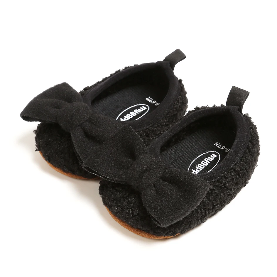 Детские первые ходунки для маленьких девочек, зимние теплые сапоги для новорожденных, обувь с мягкой флисовой подошвой для малышей, однотонная нескользящая обувь с бантом для детей 0-18 месяцев - Цвет: Черный