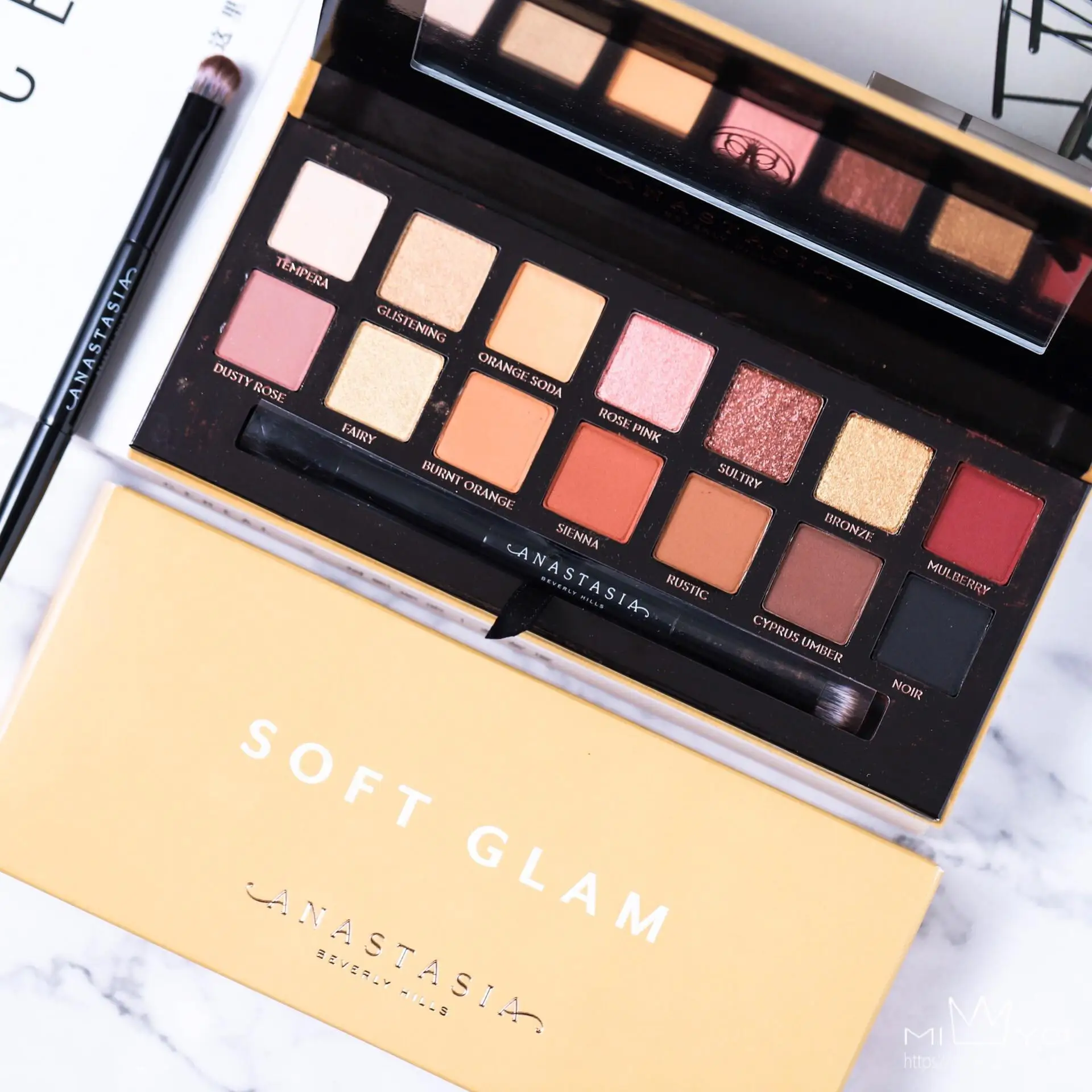 Anastasia Beverly Mills Набор для свечения мягкая глэм Палетка ABH тени для век Палитра Anastasia Brow Wiz средние коричневые мерцающие тени для век - Цвет: SOFT