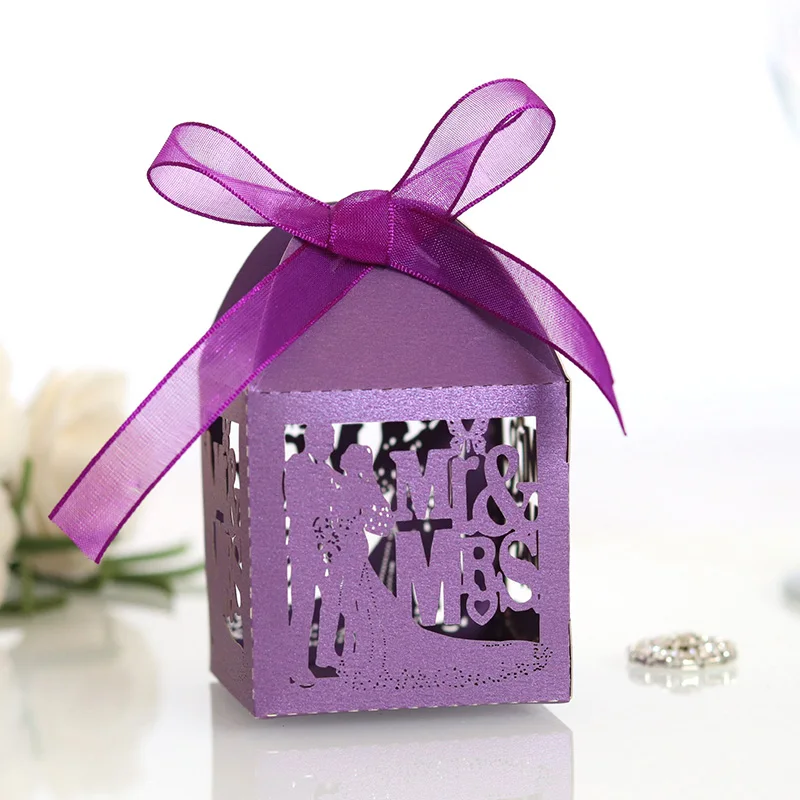 Фиолетовый 50pcs Laser Cut MR MRS Carriage Favor Gifts Candy Boxes with Ribbon Baby Shower Wedding Favors and Gifts Wedding Party Supplies - Цвет: Фиолетовый