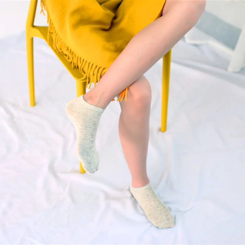 1 пара Для женщин хлопковые носки сезон: весна–лето милые Карамельный цвет носки-башмачки со снежинками и мягкие носки до лодыжки воздухопроницаемые тапочки для девочек Meias