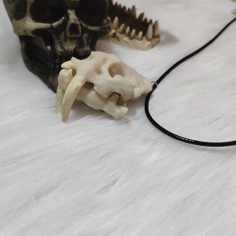 Sabre-tooth caveman NECKLACE - Imagine le Fun