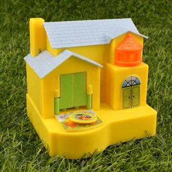 

Novelty and Interesting Wind-up Dog Scratch Money House Toy Model