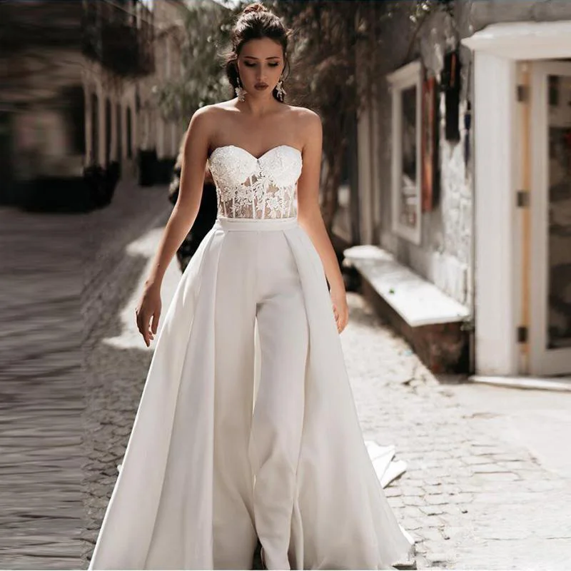 

Modest Beach Jumpsuit Wedding Dresses with Detachable Train Sweetheart Bridal Gowns Lace Appliques Country Wedding Dresses