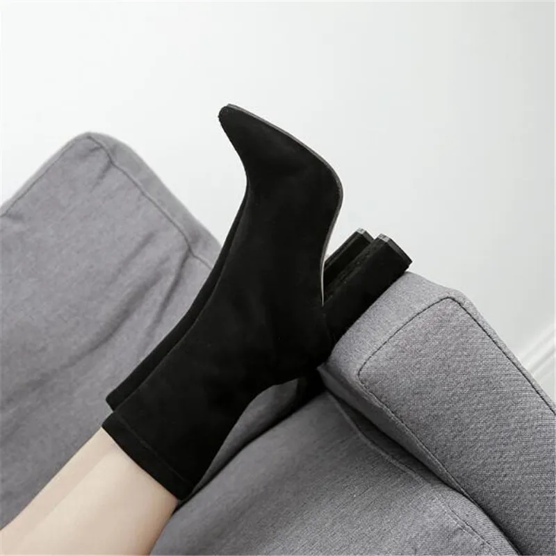 2022 Autumn and winter new women's comfortable shallow mouth pointed boots women's zipper simple sweet wild boots Large size