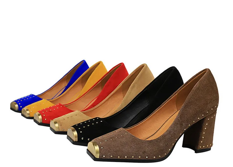Женская обувь; коллекция года; роскошная женская обувь; повседневные Элегантные вечерние туфли на высоком каблуке с заклепками