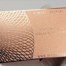 Индивидуальная Роскошная розовая золотая металлическая карточка/металлическая визитная карточка