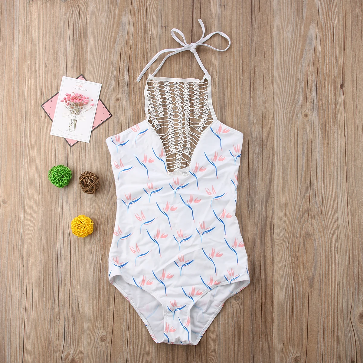 Женский купальник без рукавов с глубоким v-образным вырезом на шее Цельный