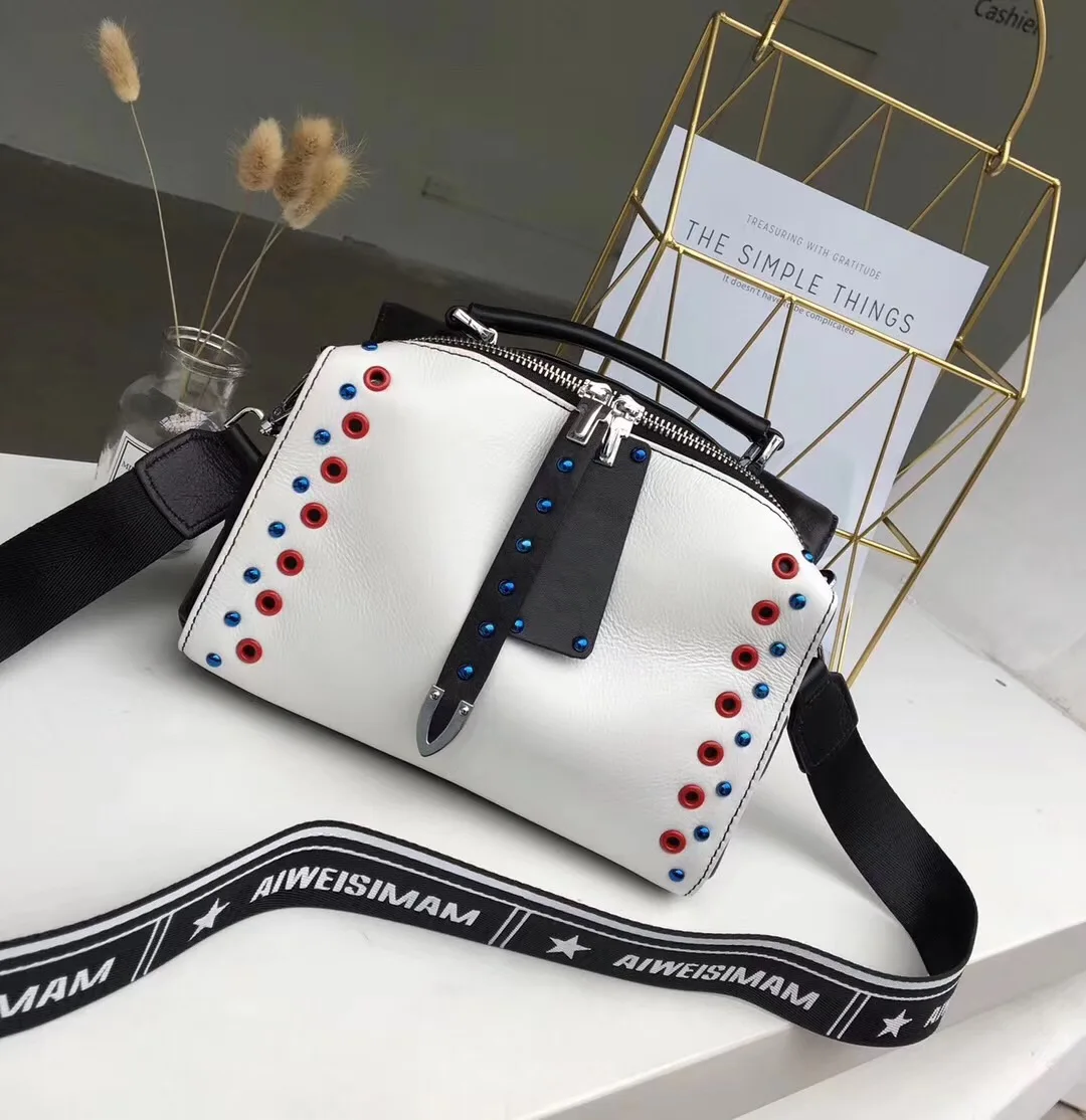 Model B white Красочные заклепки дизайн Бостонская сумка Натуральная воловья кожи кожаная женская сумка высокого качества женская сумка через плечо - Цвет: Model B white