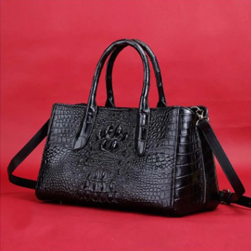 Рисунок 3 - Женская сумка из натуральной крокодиловой