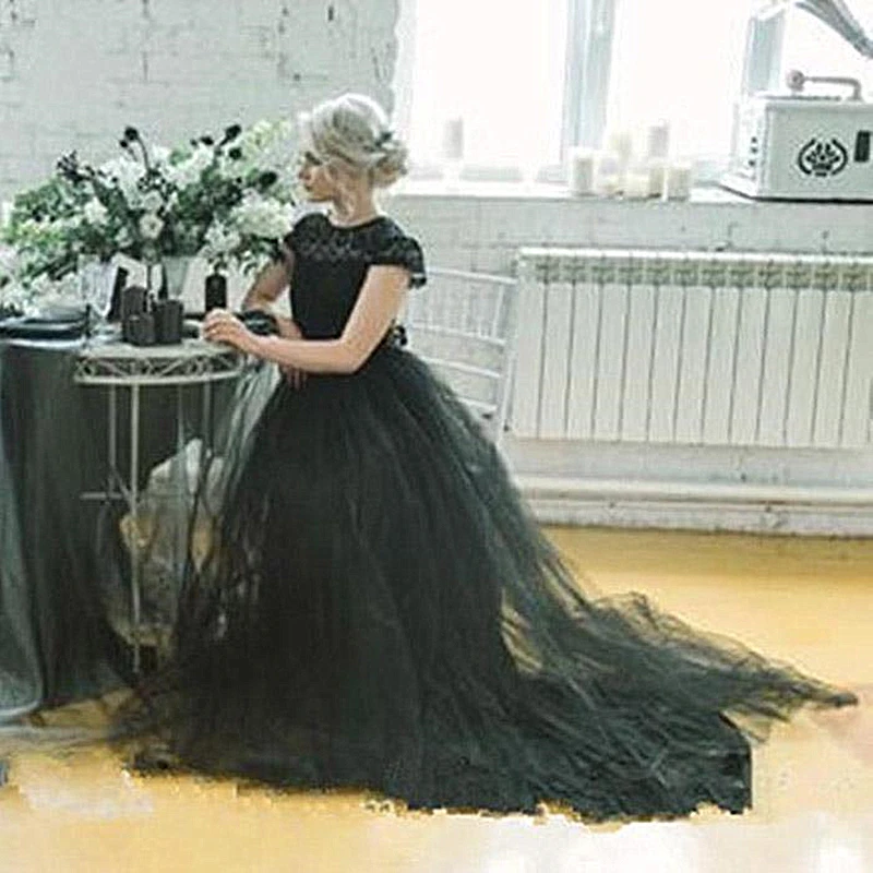 black-gothic-wedding-dresses-with-short-sleeves-modest-jewel-neck-fairy-beach-bride-gowns-r  obes-de-mariee