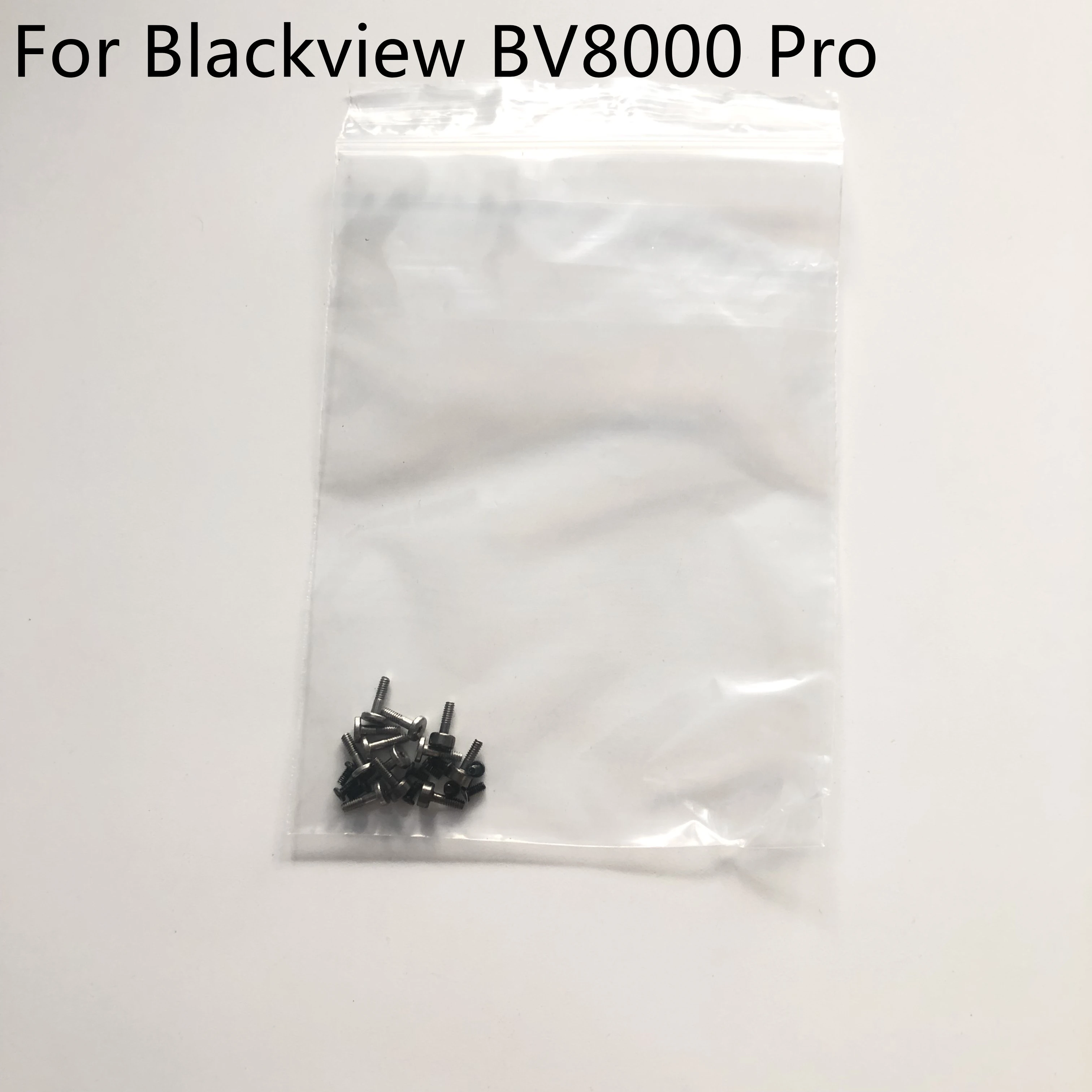 Blackview BV8000 Pro используется оригинальный чехол для телефона с винтами MT6757