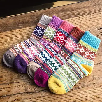 

5Pairs/lot Witner Thick Warm Wool Women Socks Vintage Christmas Socks Colorful Socks Gift Free Size