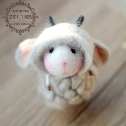 

Cute Curly Mouse Baby Unfinished Handicraft DIY Wool Felt Strawberry Creative Gift Craft Toy Doll Poked Felting Material Package