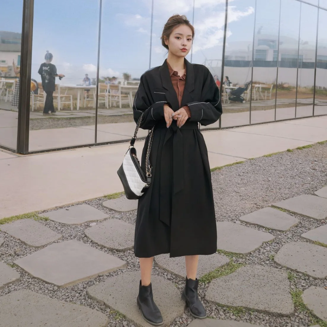 

Photo Shoot CHIC Hepburn Wind Contrast Color Decorative Open-line Elegant Ol Suit Collar Waist Hugging Lace-up Long Trench Coat