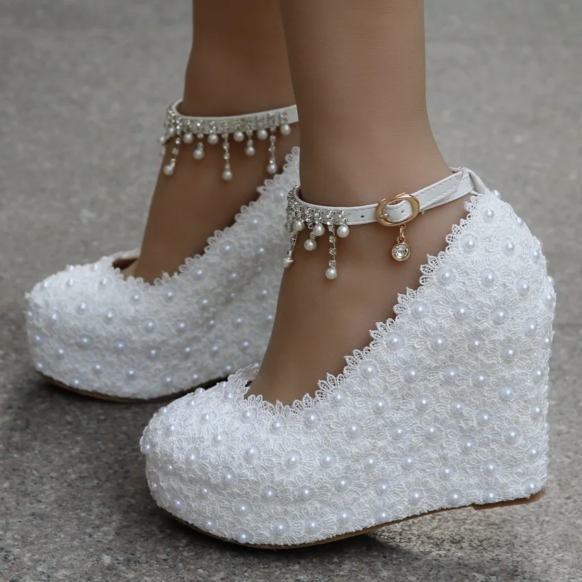 

2019 New Fashion Beaded Wedding Dress Slope Documentary Shoe Buckle with Slope Shoe Waterproof Platform Large Size Women's Shoe