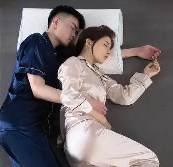 

Lovers hug and sleep Pillows that don't press against the arm Sleep memory pillow Protection of cervical pillow core