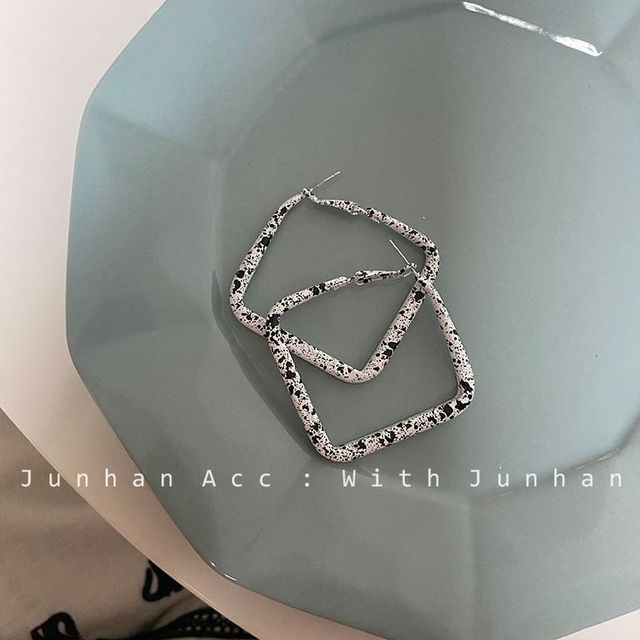 White Color Drip Oil C Shape Hoop Earrings for Women Girl Simple Geometric Round Circle Korean Sweet Jewelry Daily Life