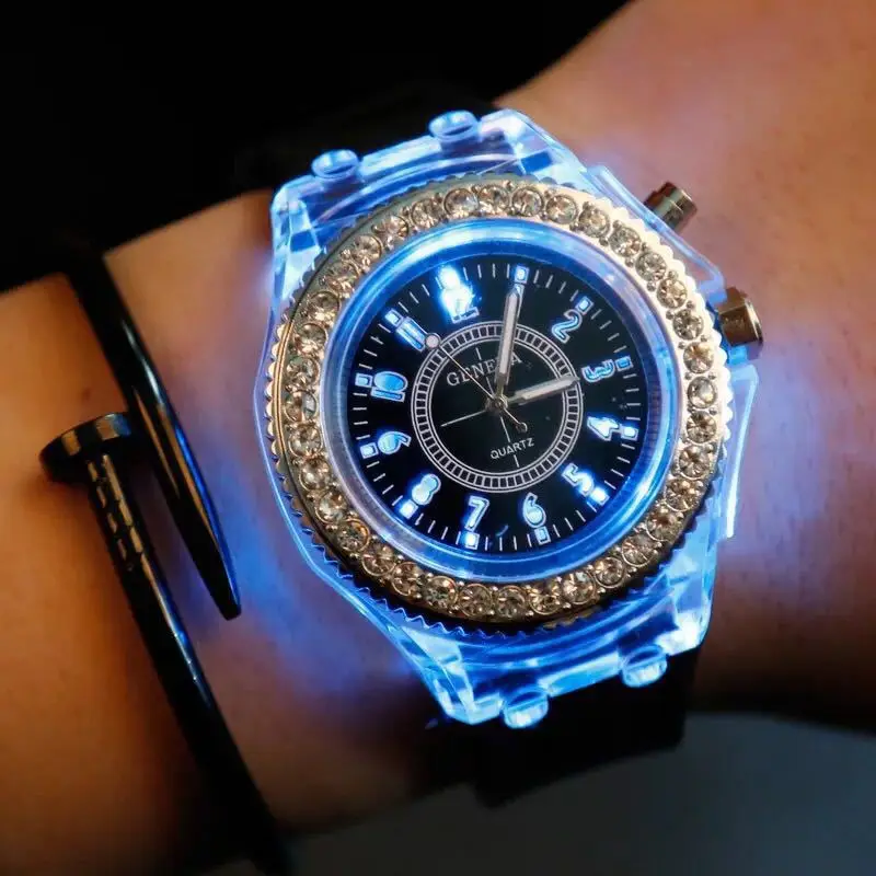 

Hot Selling Night Light Luminous Watch Cool Children Water Diamond LED Couples Silicone Watch Geneva Table