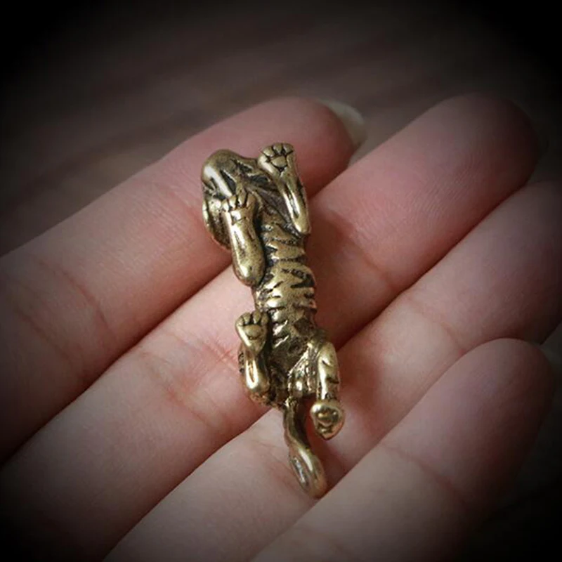 Description Picture 6 of item1pc Copper Tiger Small Ornaments Retro Brass Chinese Zodiac Animal Tiger Statue Figurines Keychains Pendants Antique Home Decor