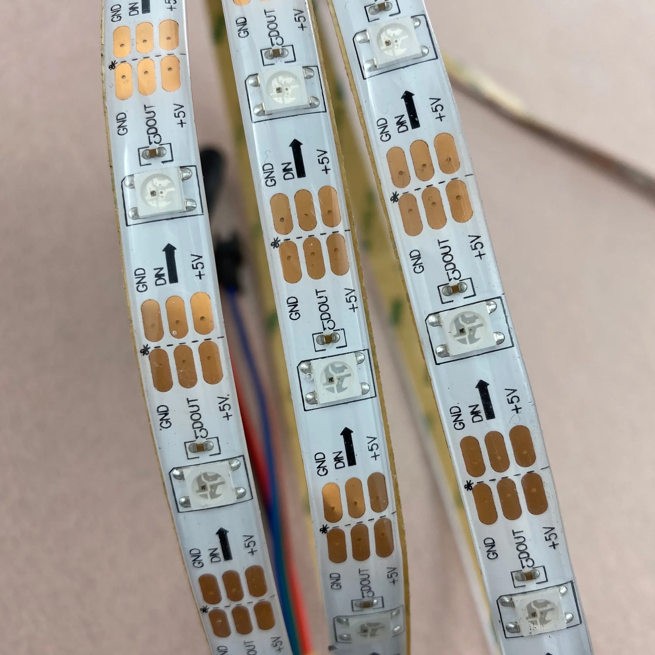 5 м DC5V IP65 WS2812B светодиодная цифровая полоса 30 шт. WS2812B/m с пикселей 36 Вт белая