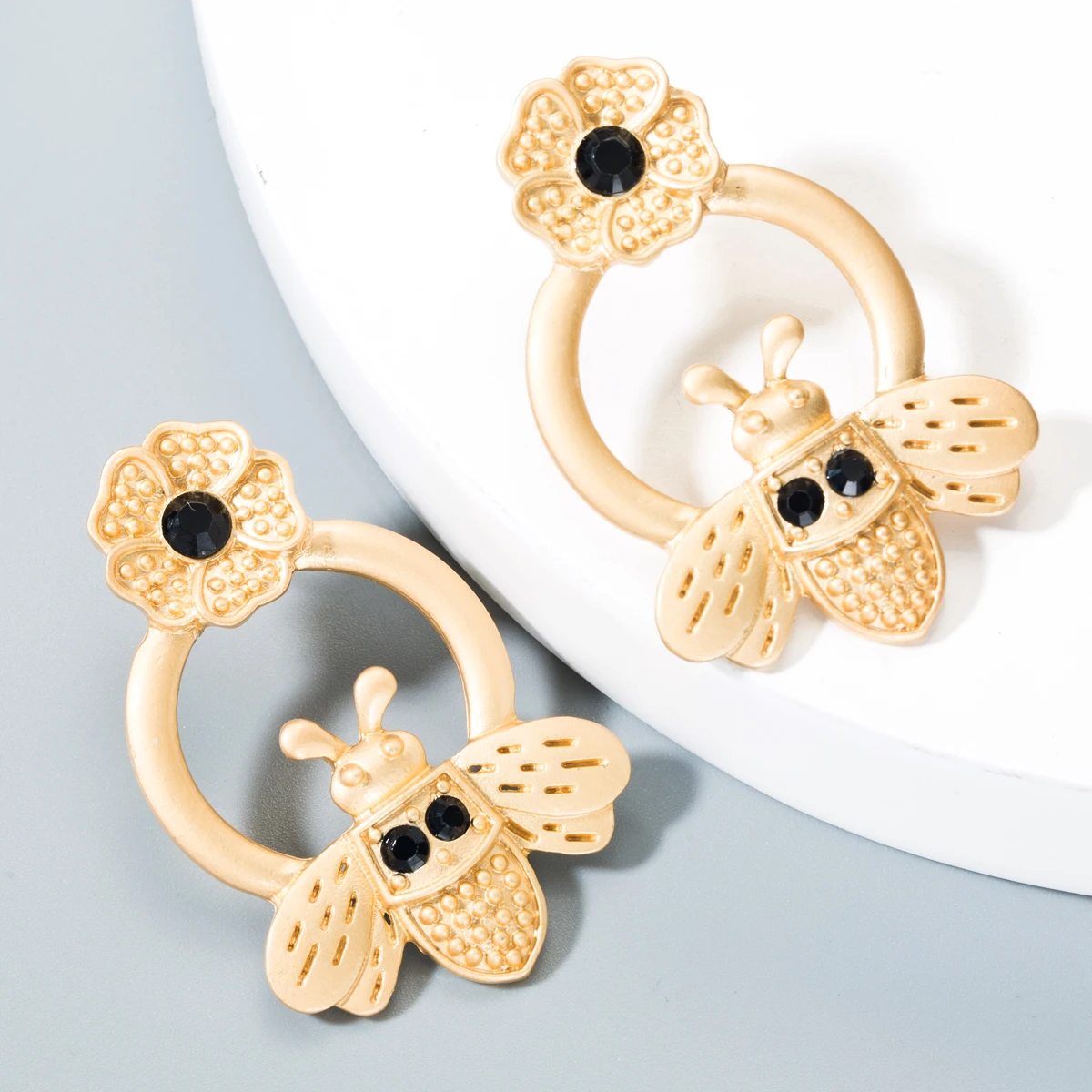 2020 Za New Arrivals Fashion Big Bees Drop Dangle Earrings for Woman Exaggerated Simulated Statement Female Accessories | Украшения и
