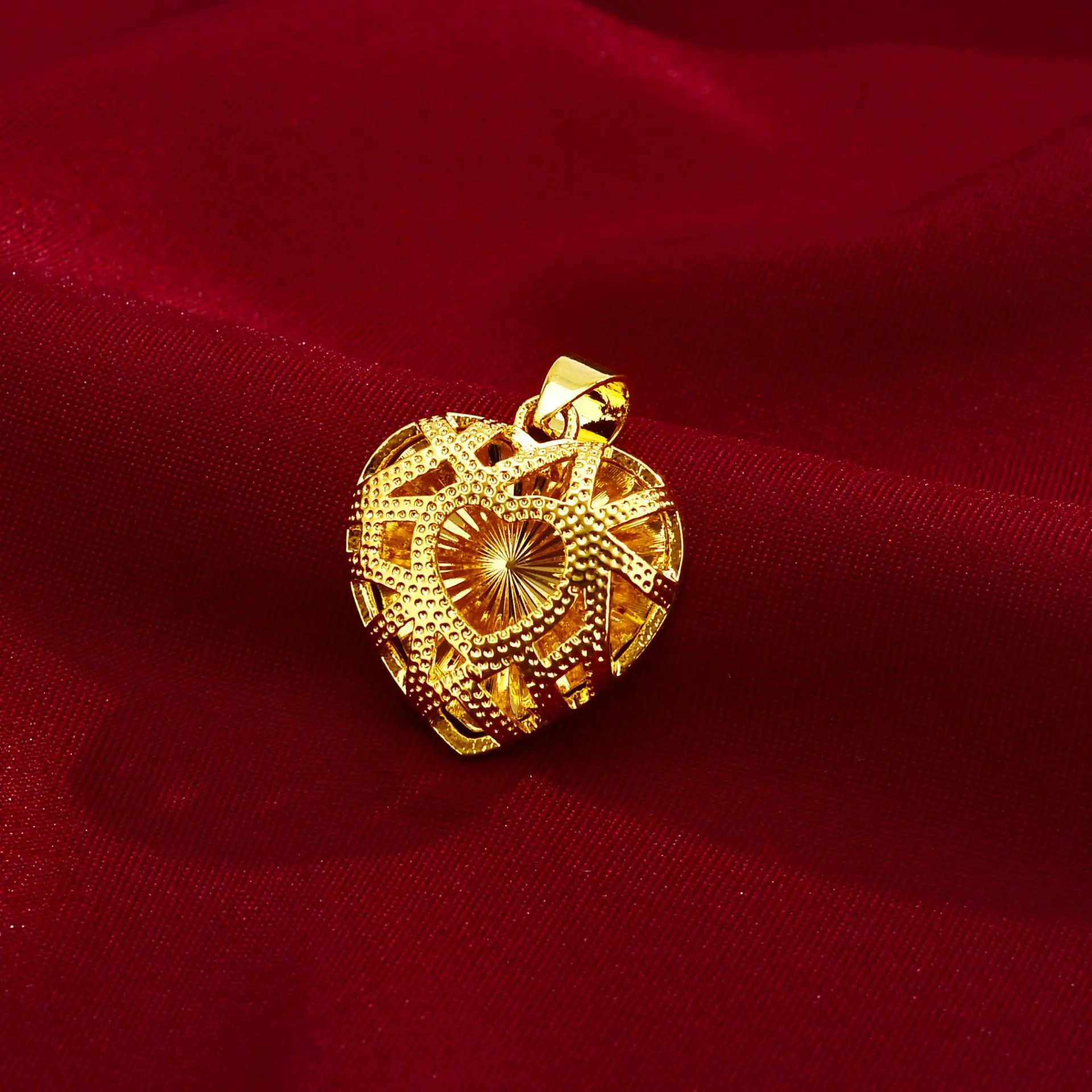 Fashion 14K Gold Pendant 3D Heart-Shaped Gold Necklace Pendant No Chain Hollow Gold Jewelry for Women Wedding Anniversary Gift