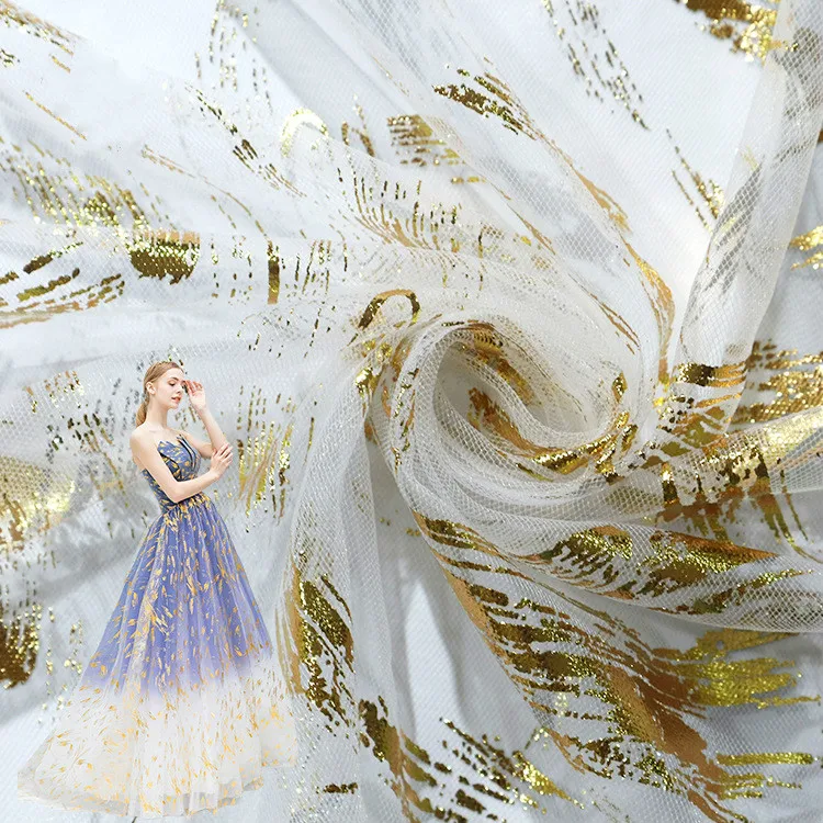 Белое блестящее горячее тиснение марлевое платье свадебное платье ткань по двору