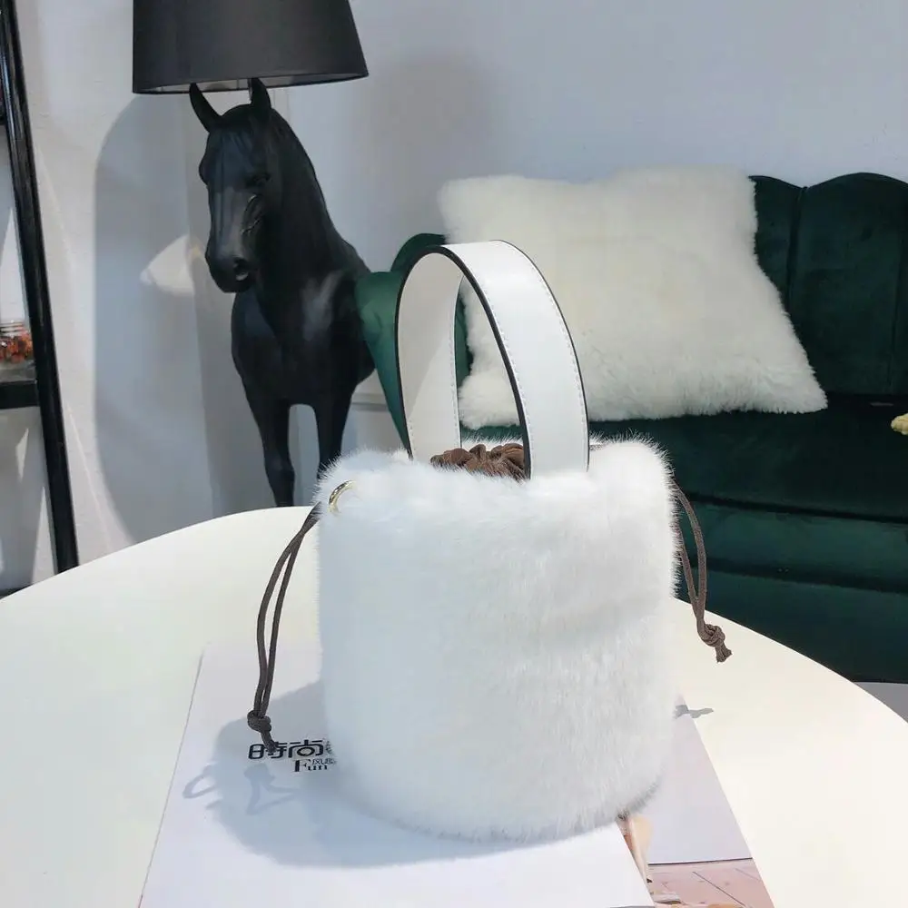 

Autumn And Winter New Korea Dongdaemun Mouth Mouth Bucket Bag Furry Bag Net Red Baita Hand Shoulder Bag Messenger Bag WB37