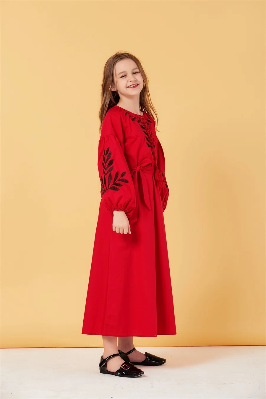 Семейный комплект одежды для мамы и дочки; длинное платье красного размера плюс; повседневные мусульманские Семейные комплекты; шикарные Макси-платья с вышивкой
