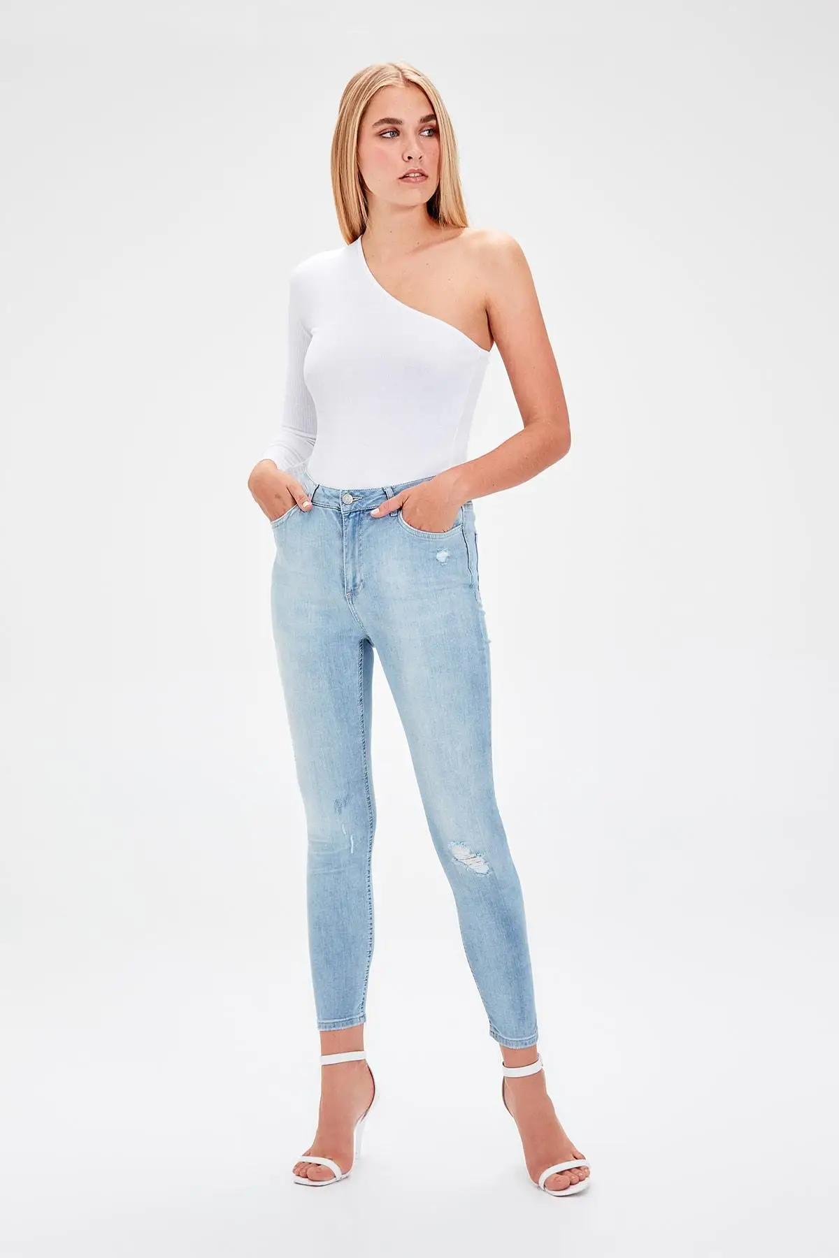 

Trendyol Mavi Ripped Detailed High Waist Skinny Jeans TWOAW20JE0034