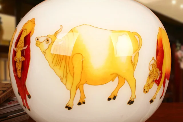 Jingdezhen Ceramic Vase High Grade Gold Straw White Five Ox Vase Modern Chinese Home Decoration 3