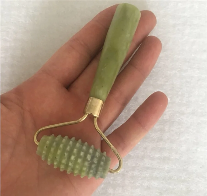 Высокое качество массаж лица колючий нефритовый Аппликатор Косметики ролик