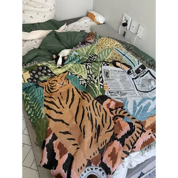 

Nordic newspaper girl blanket multifunction tiger sofa cover cobertor dust cover air conditioning blanket sofa towel tapestry