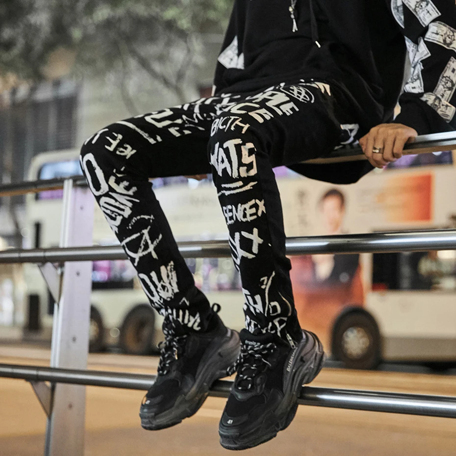 Марка New Fashion Hi Street Для мужчин; обтягивающие джинсы с молнией на щиколотке модные с принтом «граффити»; джинсы для мальчиков в стиле «хип-хоп» джинсовые штаны в уличном стиле