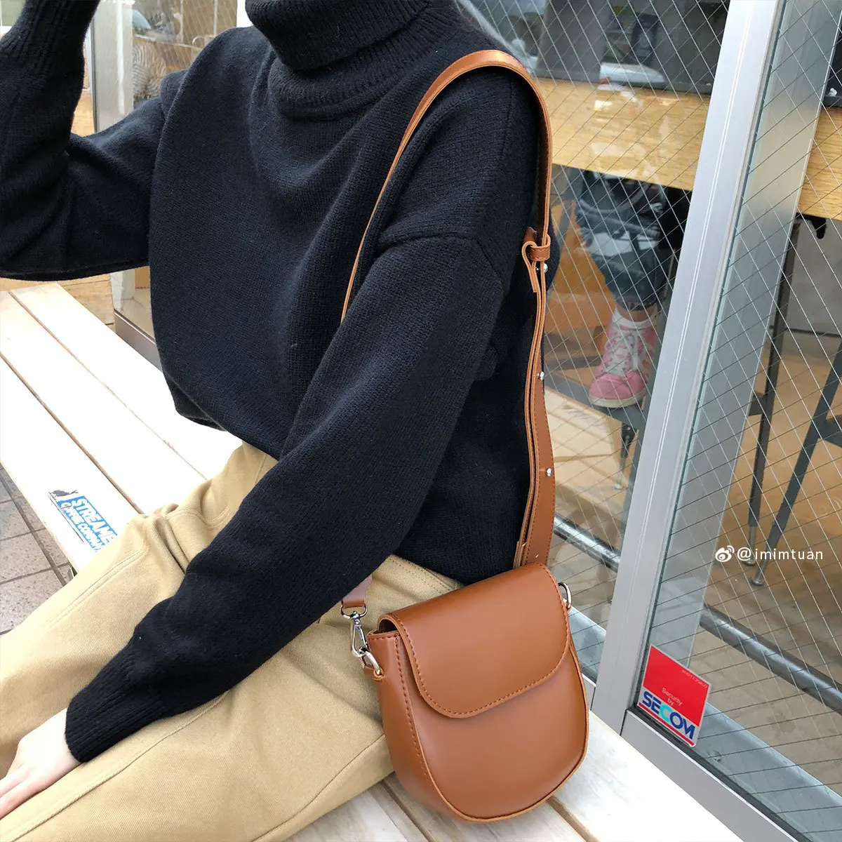 

2019 Spring New Arrival Broadband Adjustable Semi-Circular Shoulder Bag Versatile LADY'S Bags Students Retro Shoulder Saddle Bag