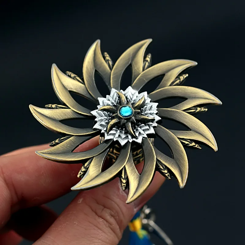 Анимационные брелоки Douro из материка аксессуары для ключей три скрытых оружия