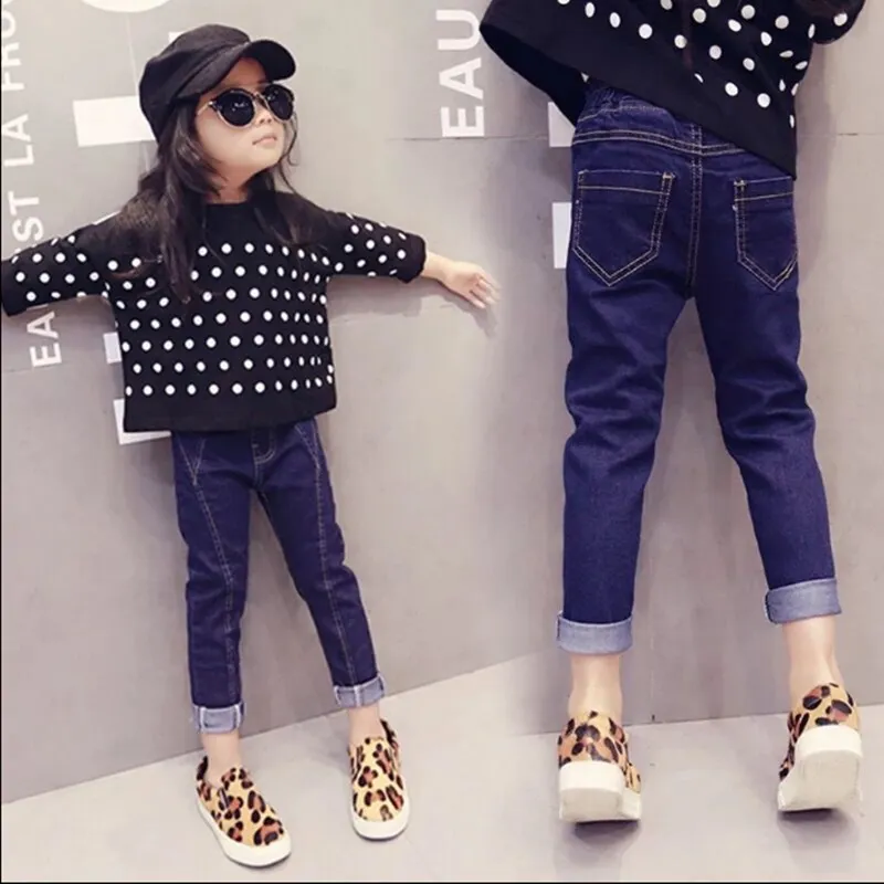 The new girls jeans trousers of the spring and autumn period and the leisure loose brim little children's pants