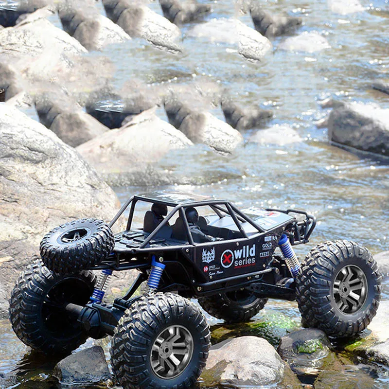 Chinese color box 1/8 large alloy RC off-road 2.4G 4WD vehicle Metal wireless remote control with shock absorber children remote control climbingt - Цвет: Chinese color box