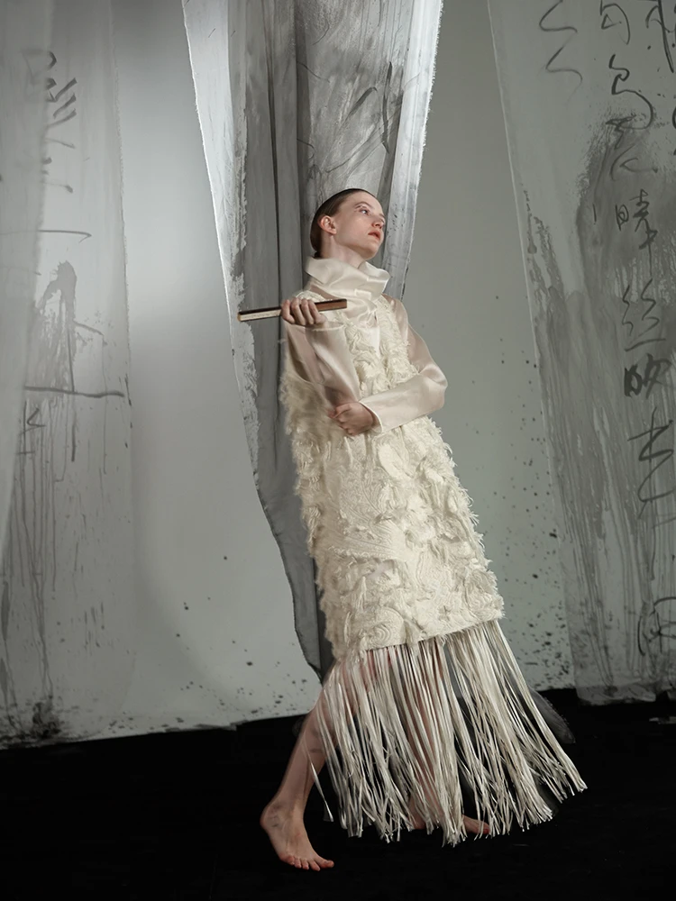 

IRINACH05 Fall Winter 2019 New Collection long jacquard tassel dress