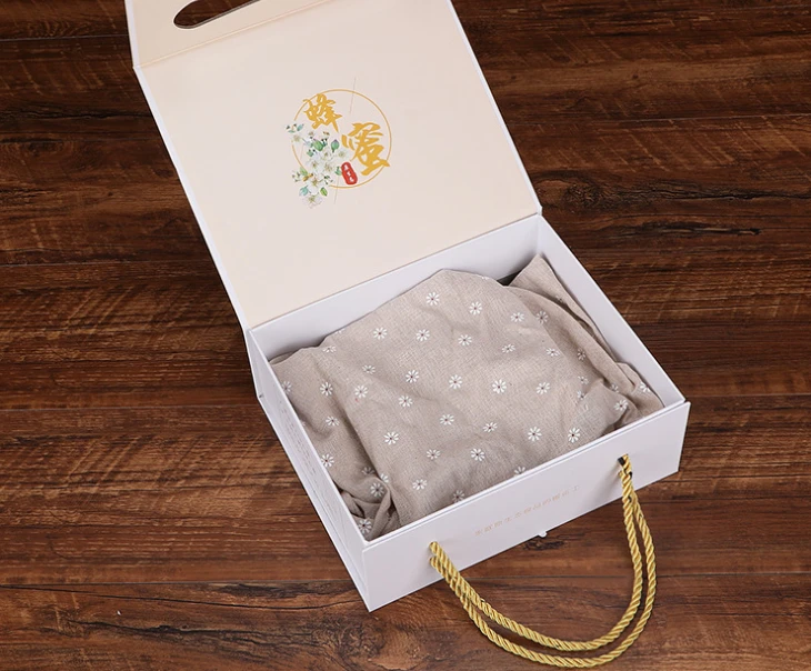 

UV Protected Printed Packaging boxes bracelets Logo Custom logo fancy jewelry box packaging with ribbon ---DH10063