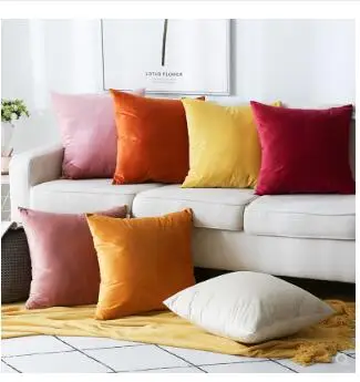 Квадратная большая наволочка замшевая мягкая бархатная для дивана в гостиную