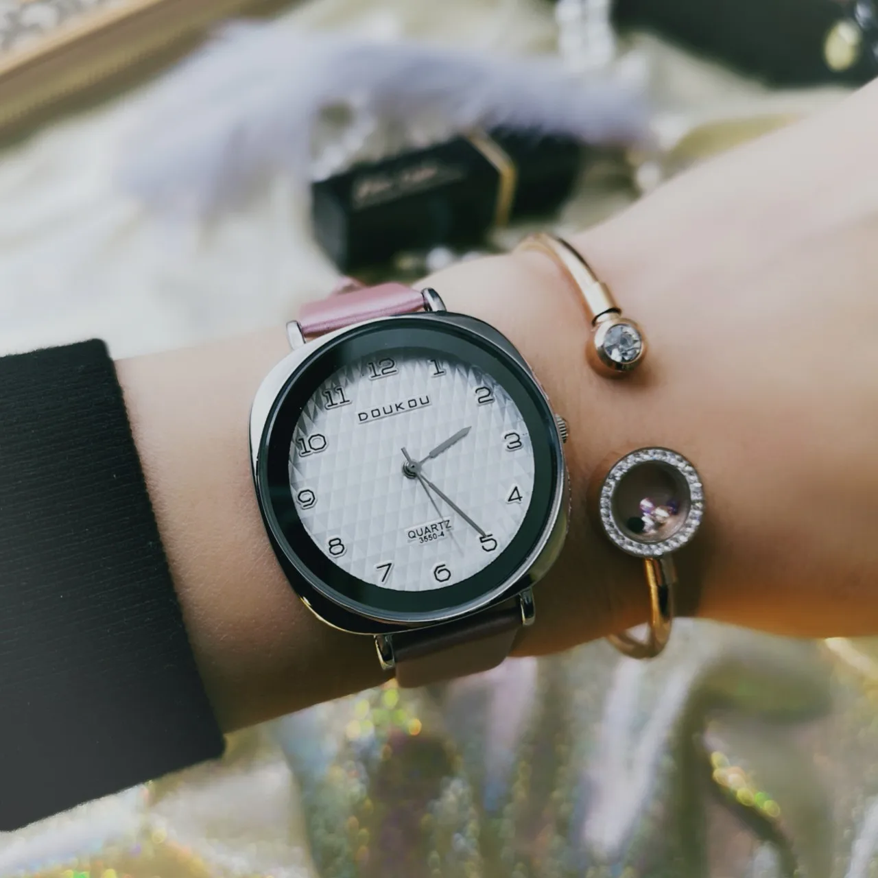 

Shaking Voice Network Red WOMEN'S Watch New Style Cardamom doukou with Numbers Leather Belt Quartz STUDENT'S Watch Chi-Style Apa