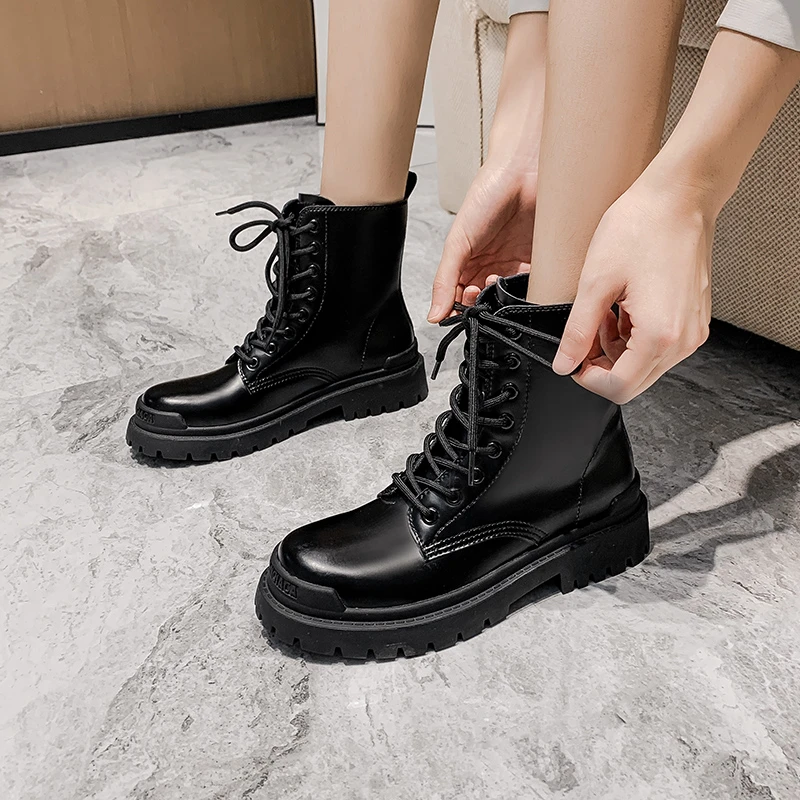 girl work boots fashion