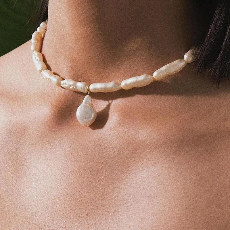 

AOMU Irregular Simulated Pearls Choker Necklace Pearl Beads Pendant Necklace for Women Korean Simple Geometric Jewelry