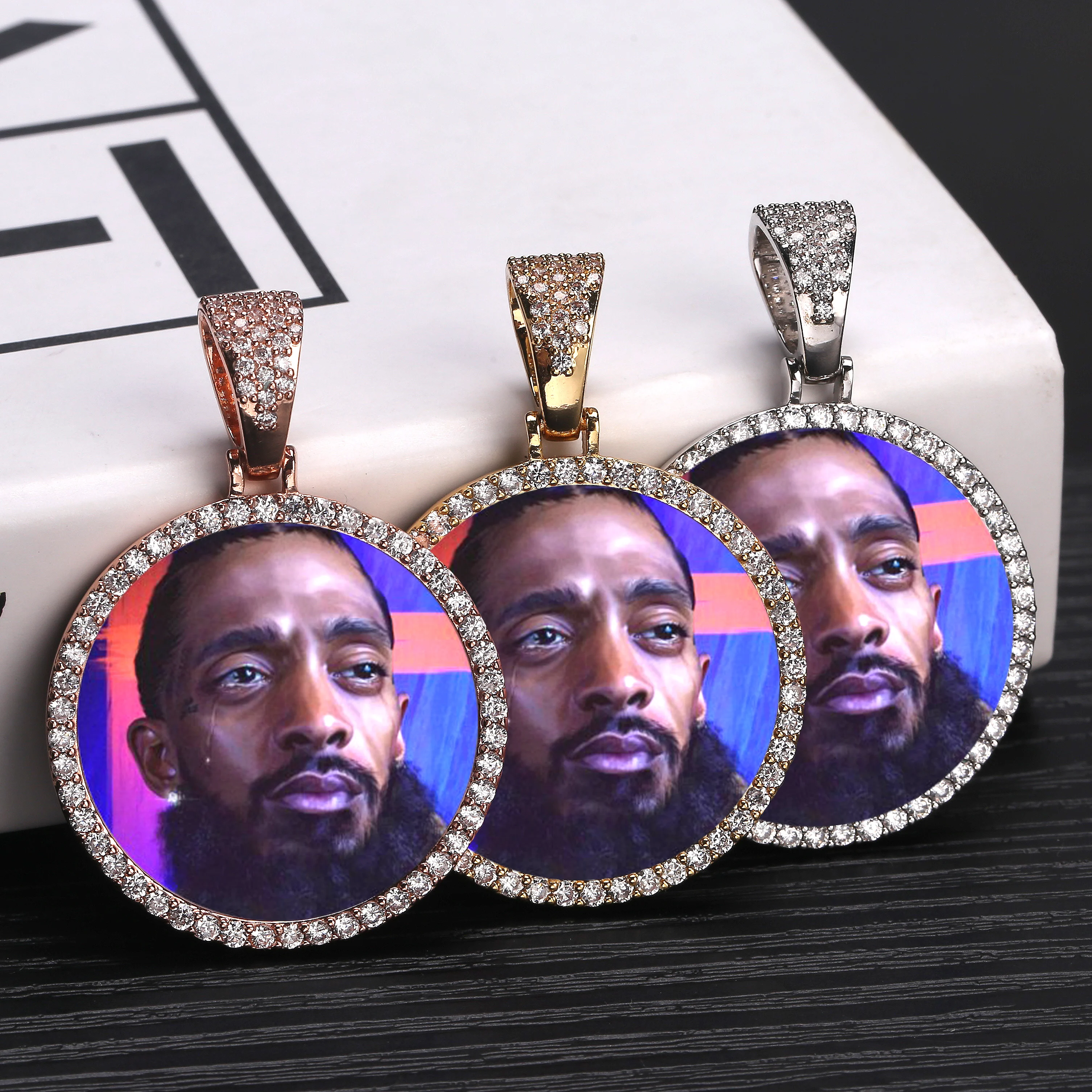 Baratos Nuevos medallones de memoria de foto personalizados COLLAR COLGANTE macizo con cadena de tenis joyería de Hip Hop Cadena de zirconia cúbica personalizada regalo