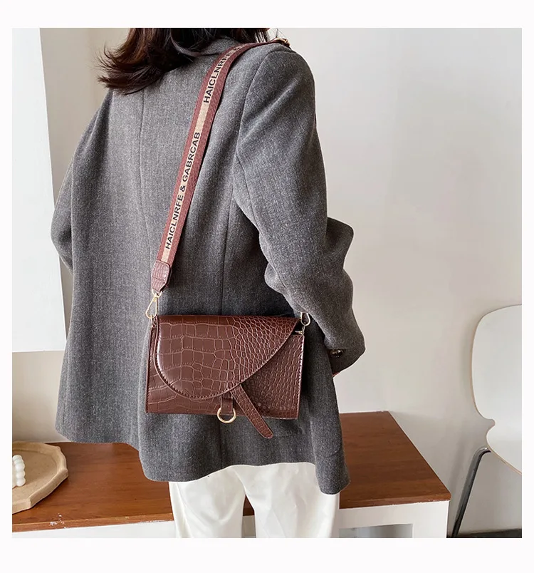 Новая крокодиловая сумка мессенджер Ретро ремешки простые дикие осень и зима маленькая квадратная посылка