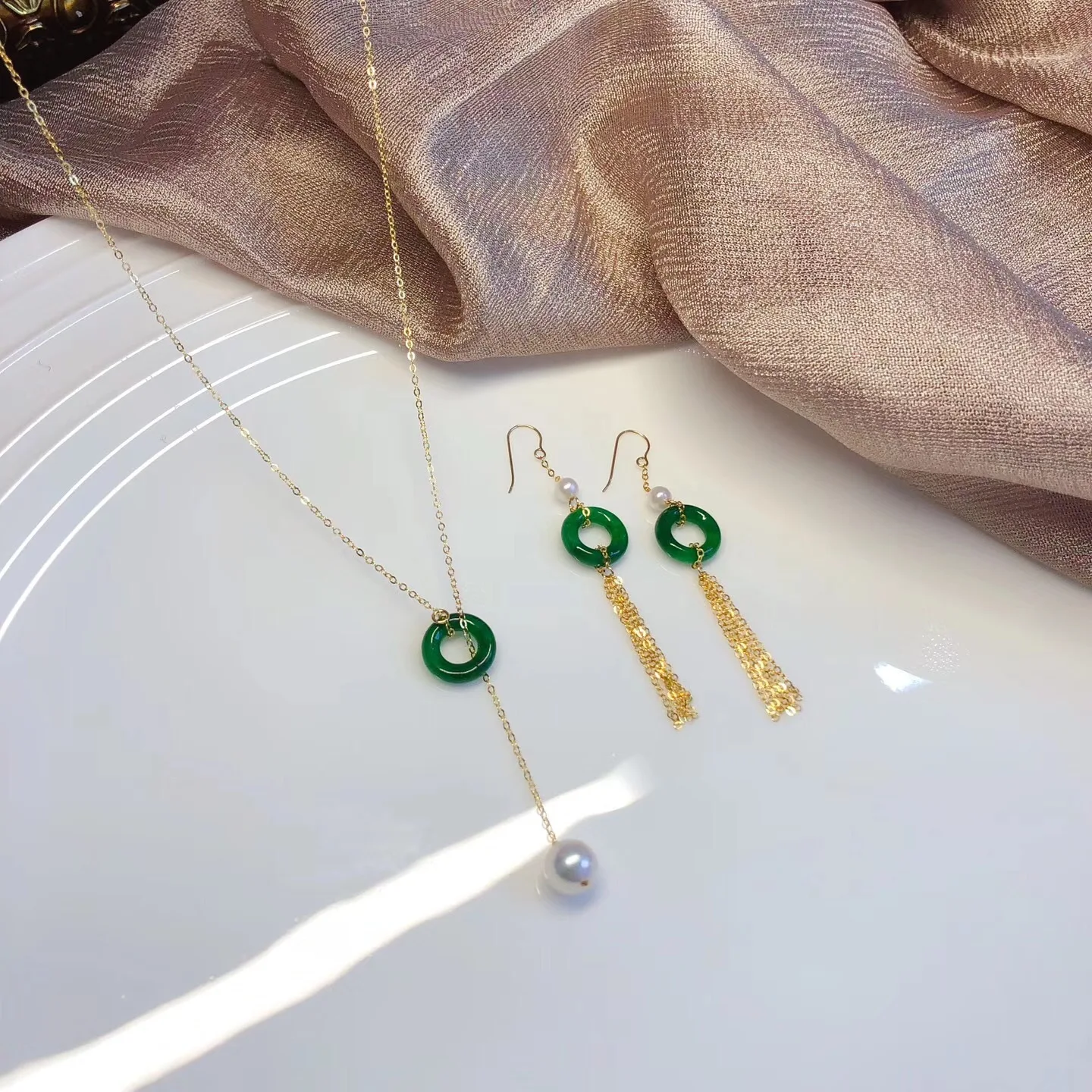 

Butterfly Home Qrtz1b63cbh * 14k zhu jin Emerald 7.5 -8mm Perfect Circle Glare Virgine Sea Pearls Set