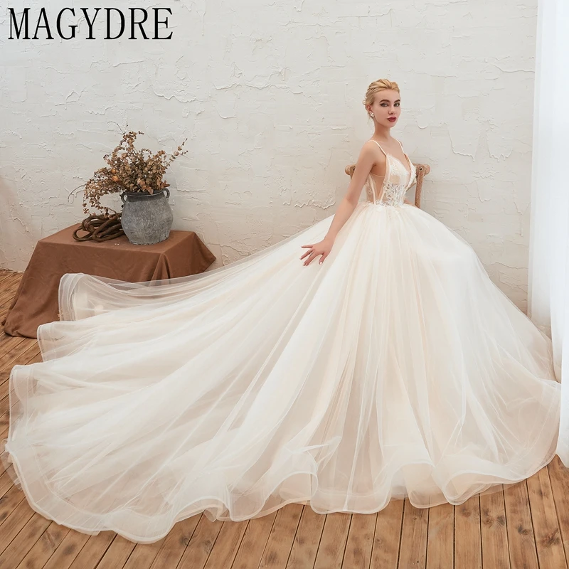 Charming Spaghetti Straps Soft Tulle V-Neck Ball Gown Wedding Dress Appliques Sleeveless Backless Floor Length Long White Dress