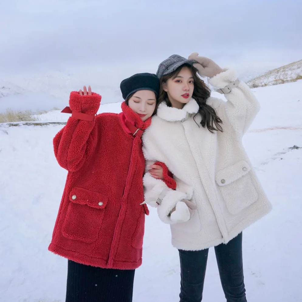 Фото фотосессия основной толчок шикарная овечья шерсть Off-white средней длины красивый стоячий воротник молния лучший друг плюшевая мотоциклетная куртка Wome
